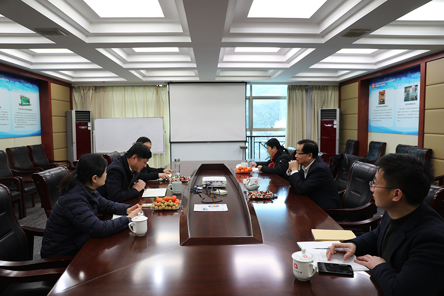 市人大黨組副書(shū)記、副主任施根寶蒞臨公司考察.JPG