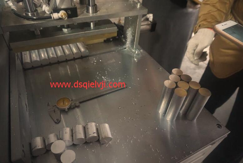 【上?！窟x擇鄧氏全自動鋸鋁機，切割直徑100mm鋁棒做汽車配件